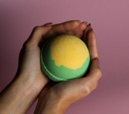 Apple Pie & Custard Bath Bomb - 180g