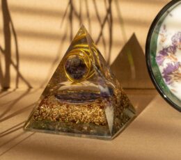 Med Organite Pryamids 7x6cm - Wrapped Amythist - Copper Chips