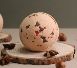 Reindeer and Red Nose Bath Bomb - Toffee & Caramel