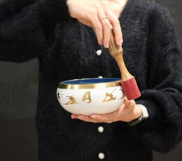 Lrg Yin & Yang Singing Bowl Set- White/Purple 14cm